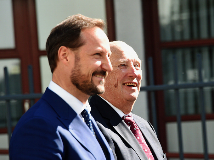 Konge og Kronprins besøker F/F Kronprins Haakon. Foto: Sven Gj. Gjeruldsen, Det kongelige hoff